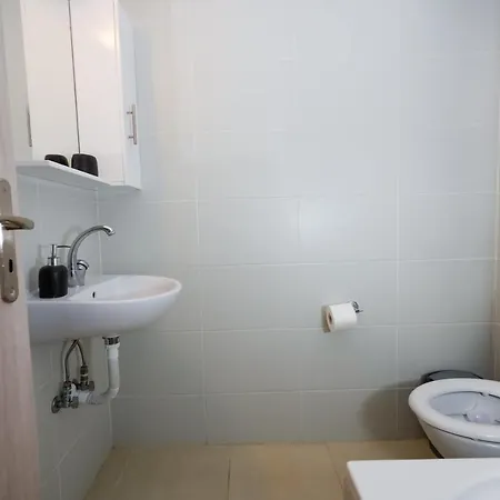Aristotle's * Каламата